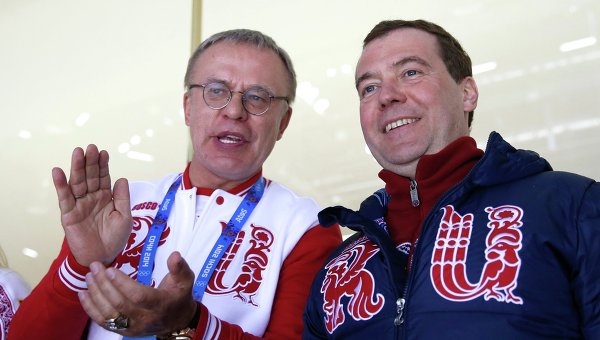 Вячеслав Фетисов и Дмитрий Медведев (слева направо)