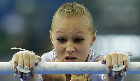 Российская гимнастка Дарья Спиридонова во время упражнений на брусьях