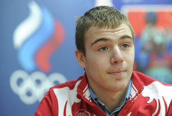 Хоккеист Иван Николишин на пресс-конференции