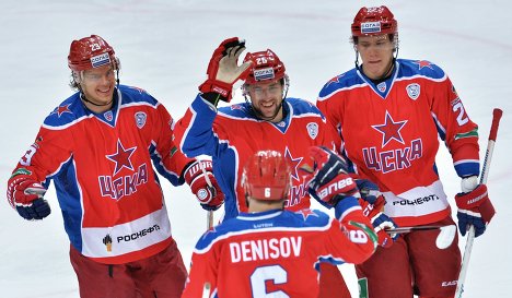 Игроки ПХК ЦСКА Андрей Стась, Владимир Жарков и Никита Зайцев (слева направо)